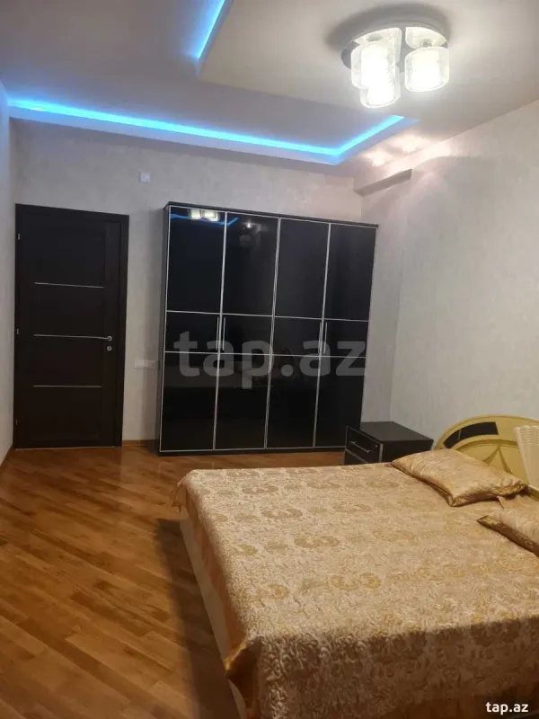 Kirayə verilir 3 otaqlı yeni tikili 145 m²