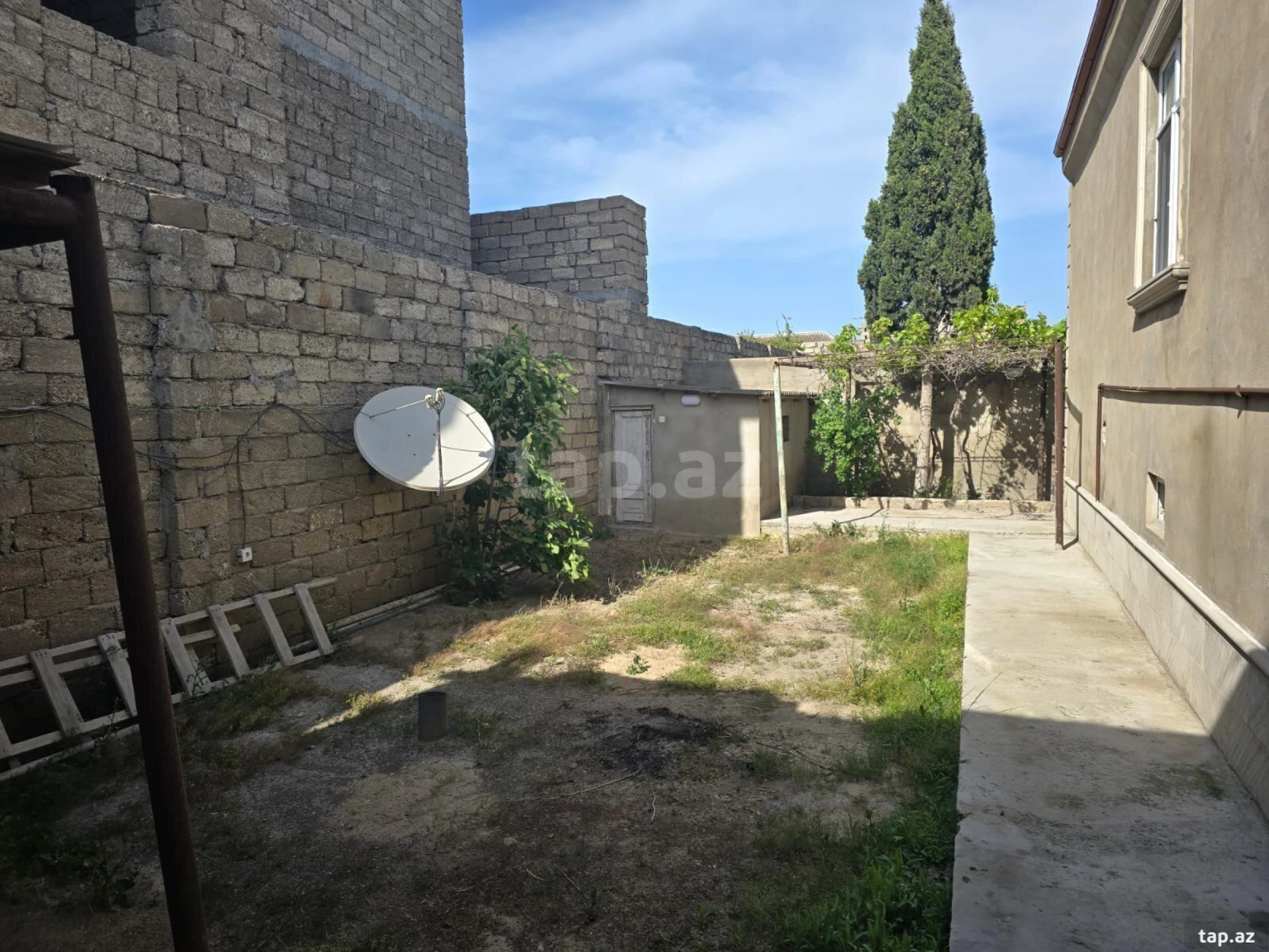 Satılır 4 otaqlı həyət evi