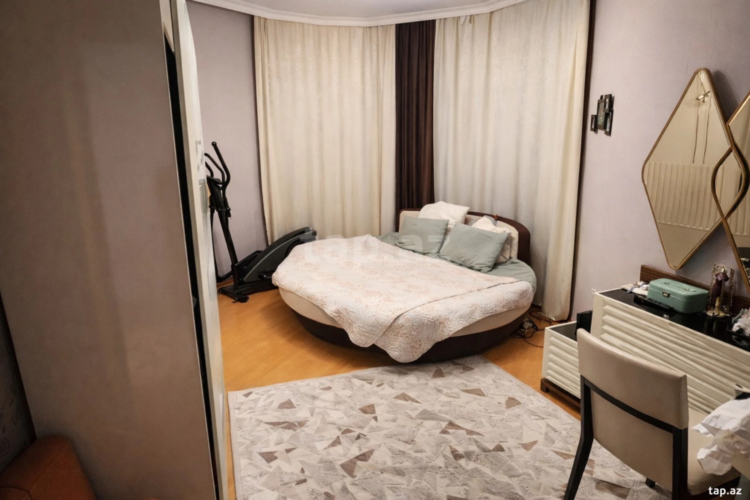 Satılır 3 otaqlı yeni tikili 150 m²