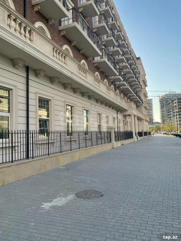 Kirayə verilir 4 otaqlı yeni tikili 145 m²