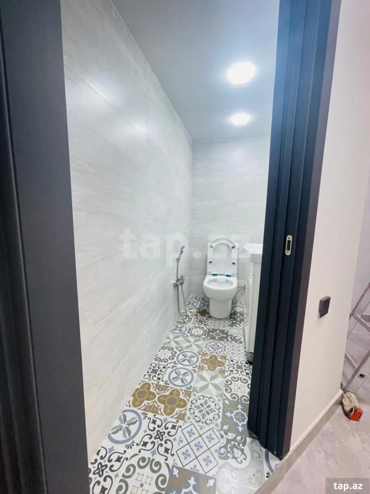 Kirayə verilir 4 otaqlı yeni tikili 145 m²