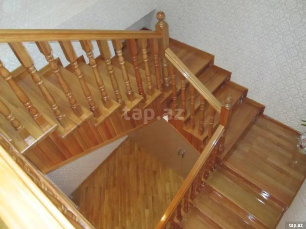 Satılır 6 otaqlı həyət evi