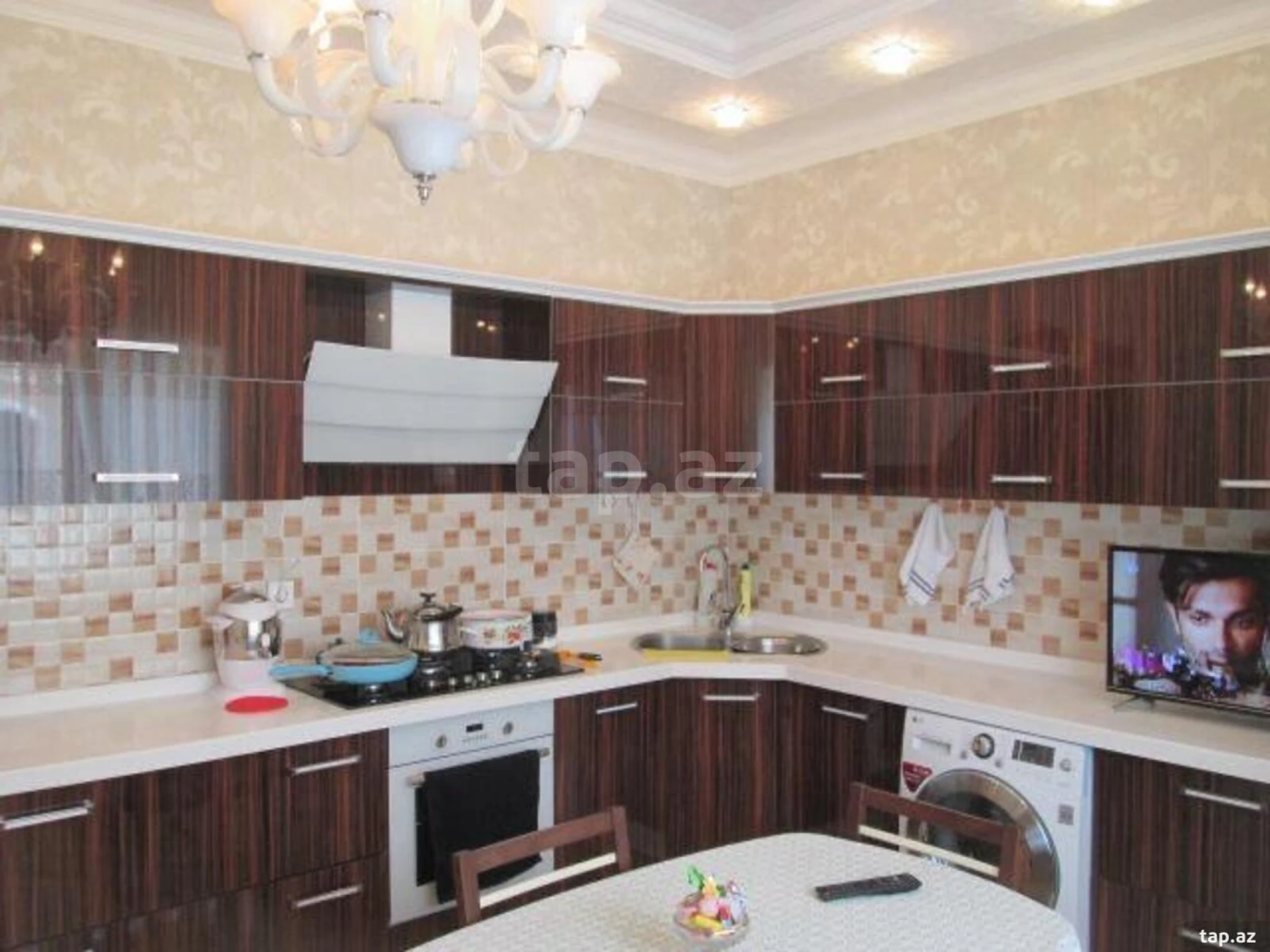 Satılır 6 otaqlı həyət evi