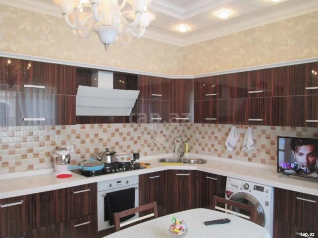 Satılır 6 otaqlı həyət evi