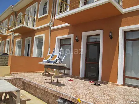 Satılır 6 otaqlı həyət evi