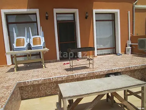 Satılır 6 otaqlı həyət evi