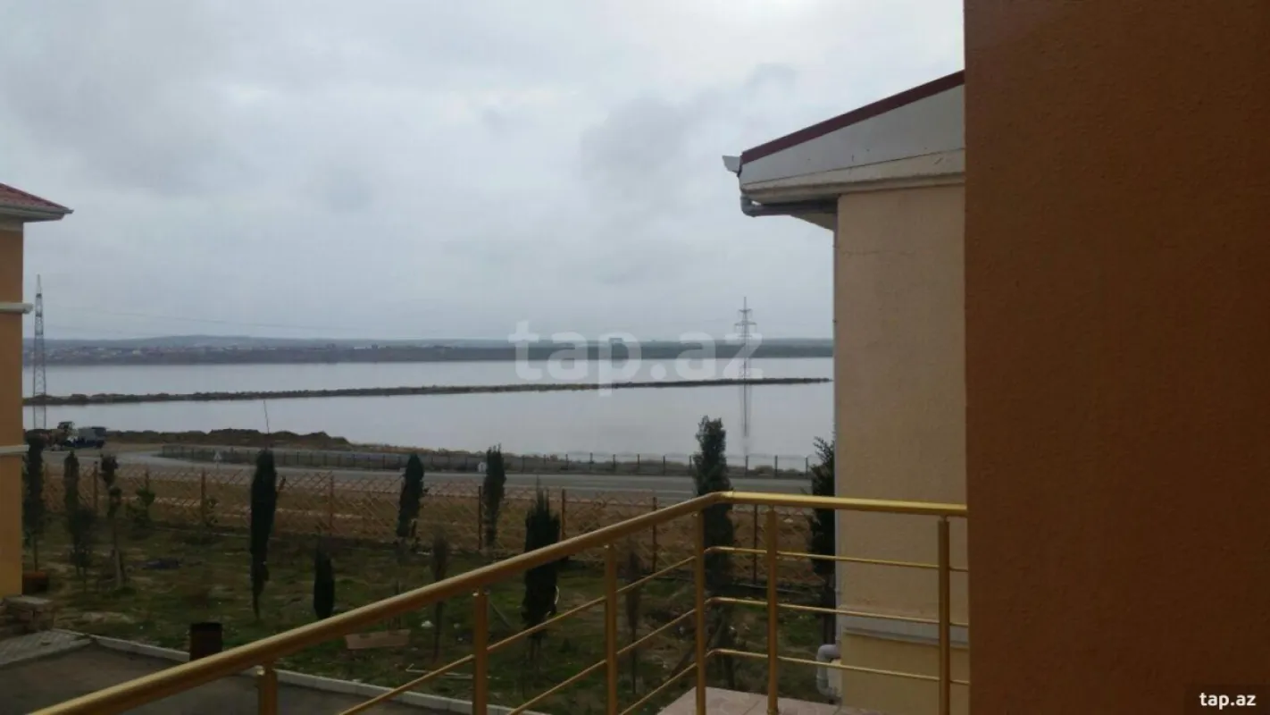 Satılır 6 otaqlı həyət evi