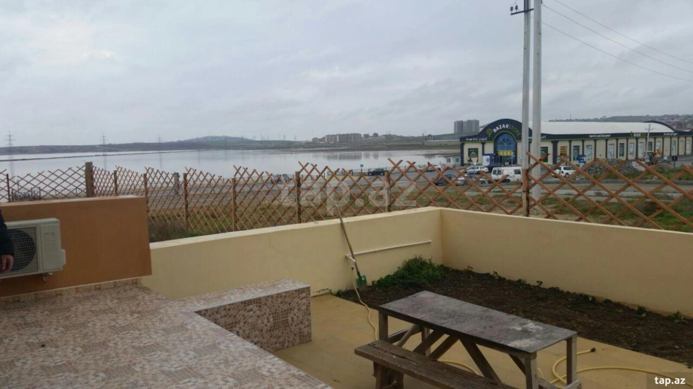 Satılır 6 otaqlı həyət evi