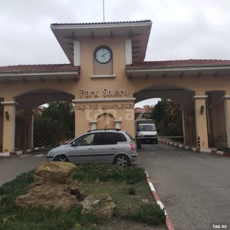 Satılır 6 otaqlı həyət evi