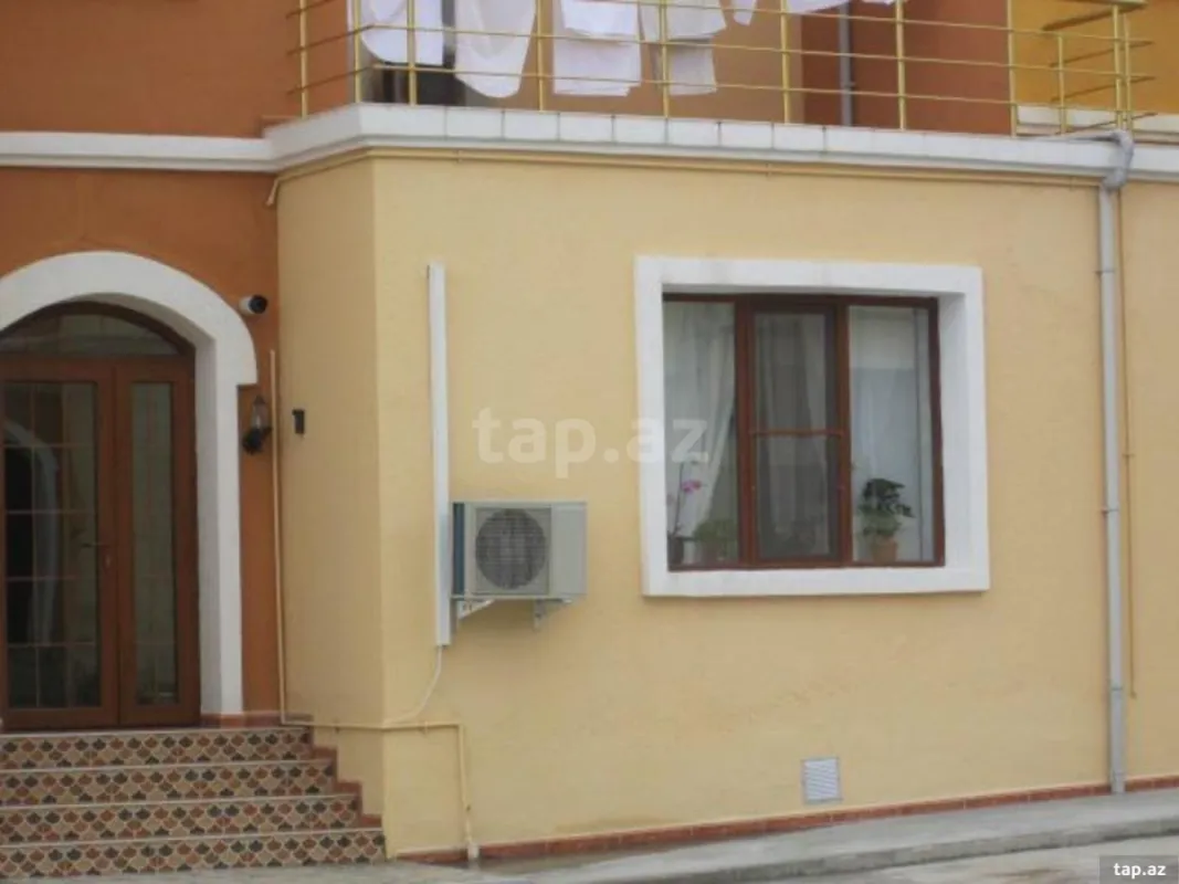 Satılır 6 otaqlı həyət evi