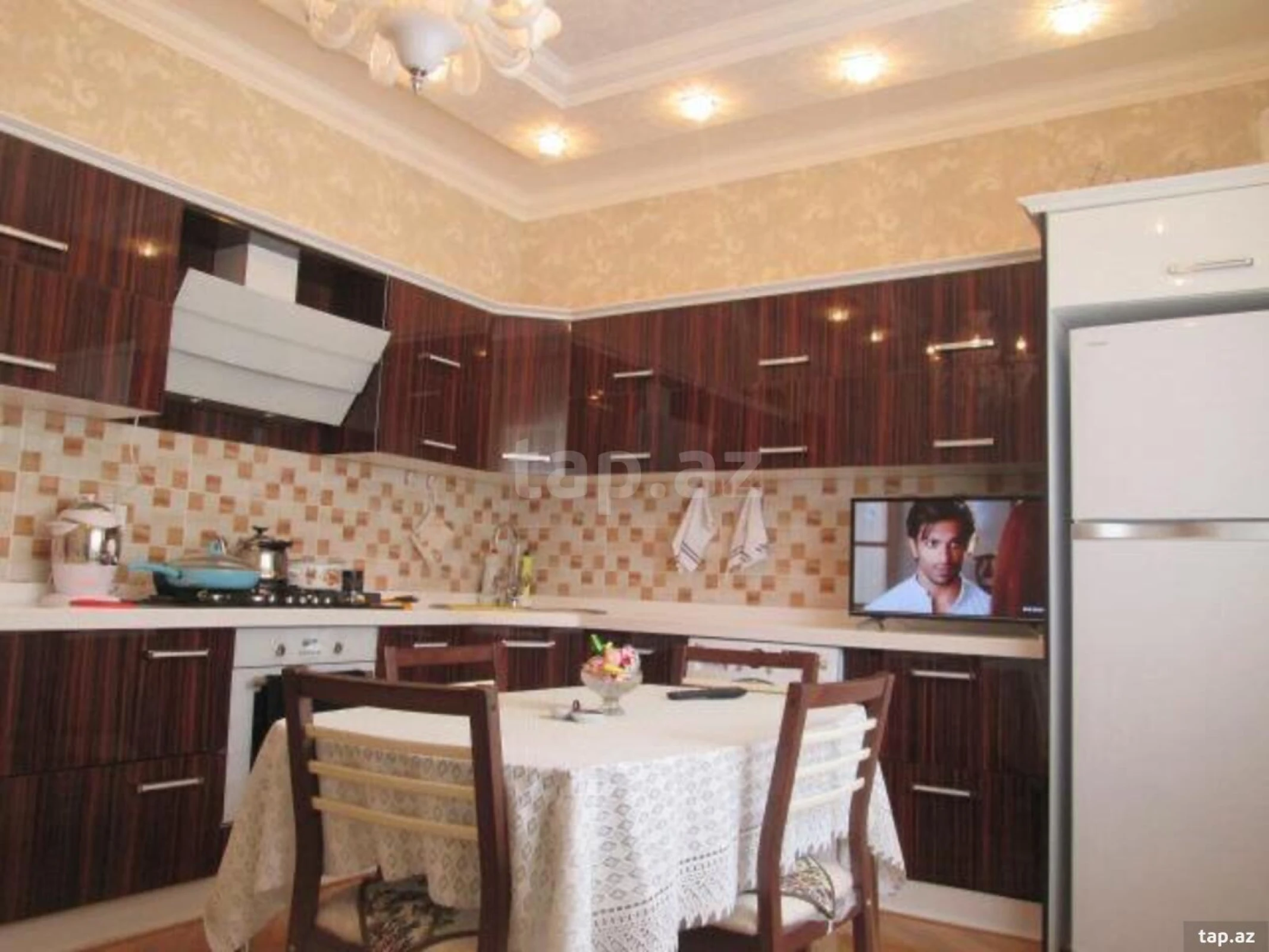 Satılır 6 otaqlı həyət evi