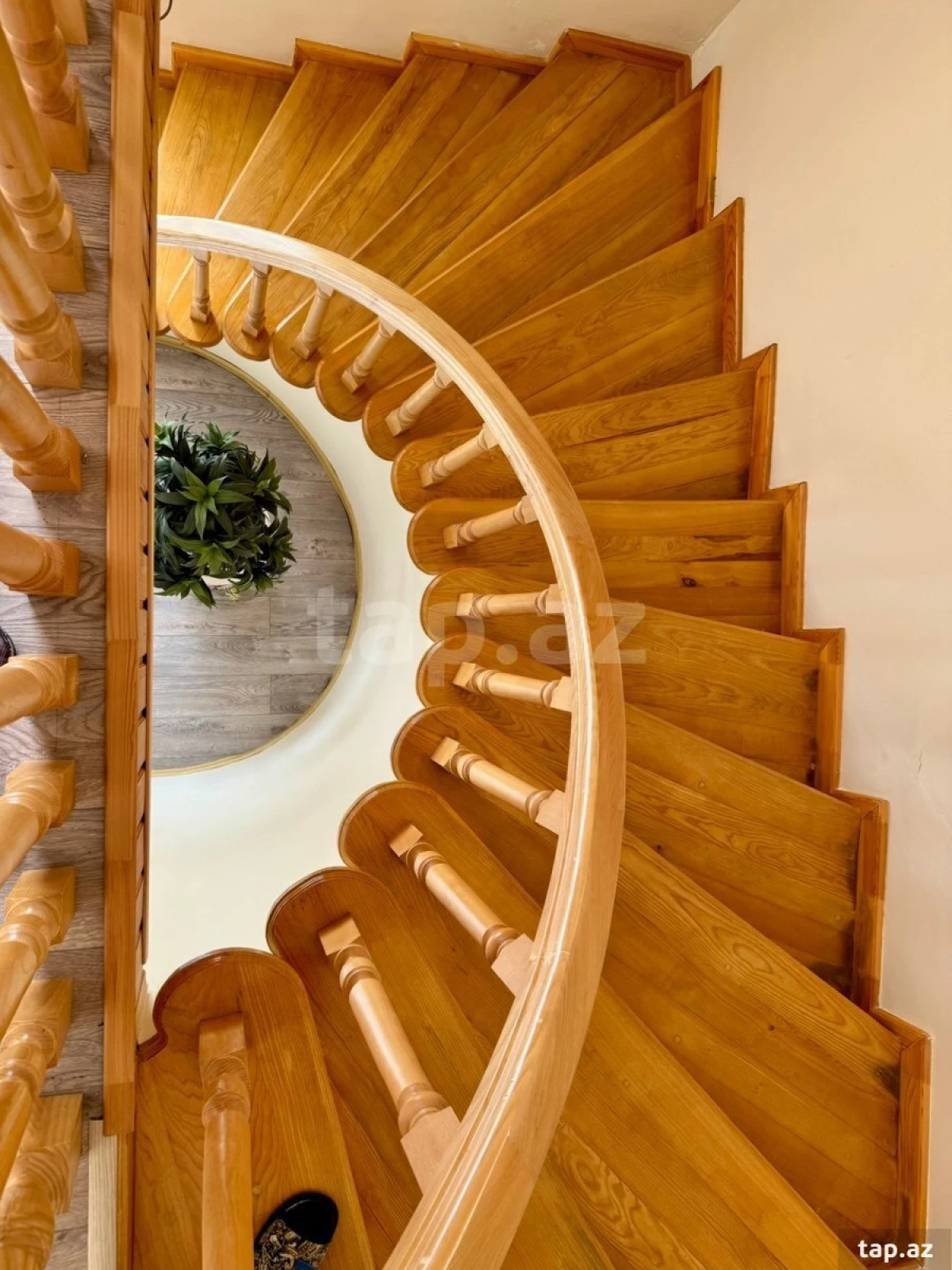 Satılır 6 otaqlı həyət evi