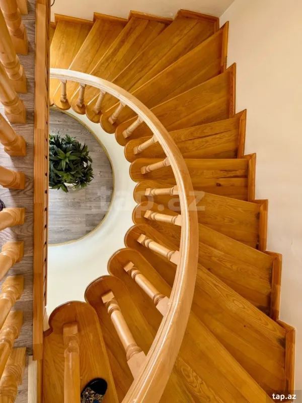 Satılır 6 otaqlı həyət evi