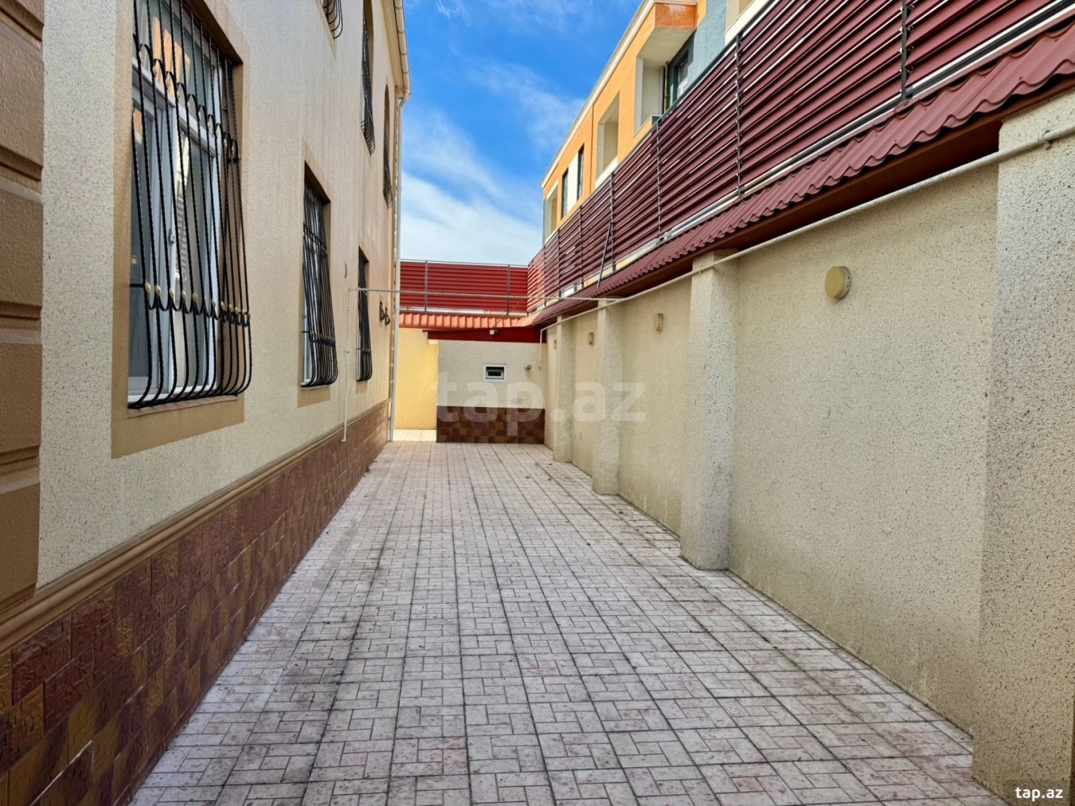 Satılır 6 otaqlı həyət evi