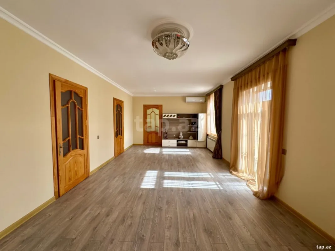 Satılır 6 otaqlı həyət evi