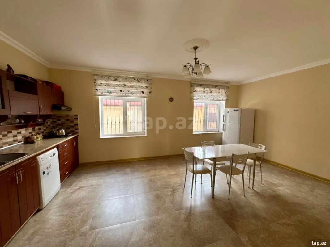 Satılır 6 otaqlı həyət evi