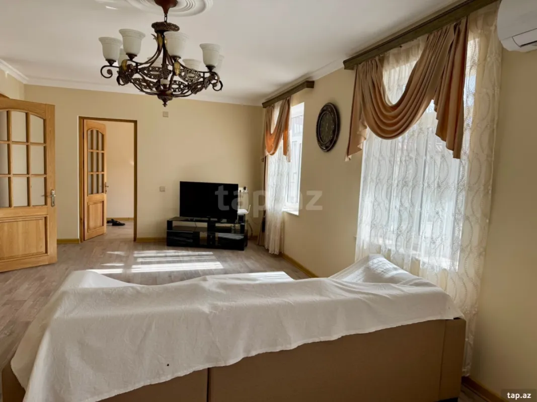 Satılır 6 otaqlı həyət evi