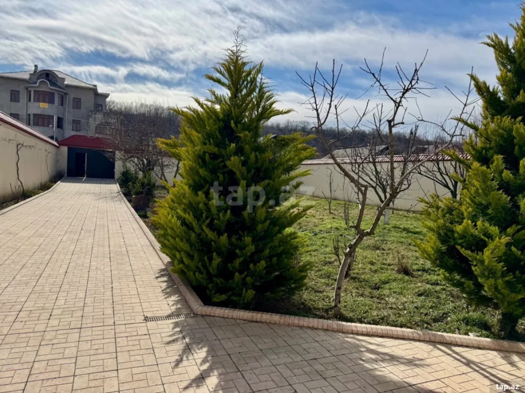 Satılır 6 otaqlı həyət evi