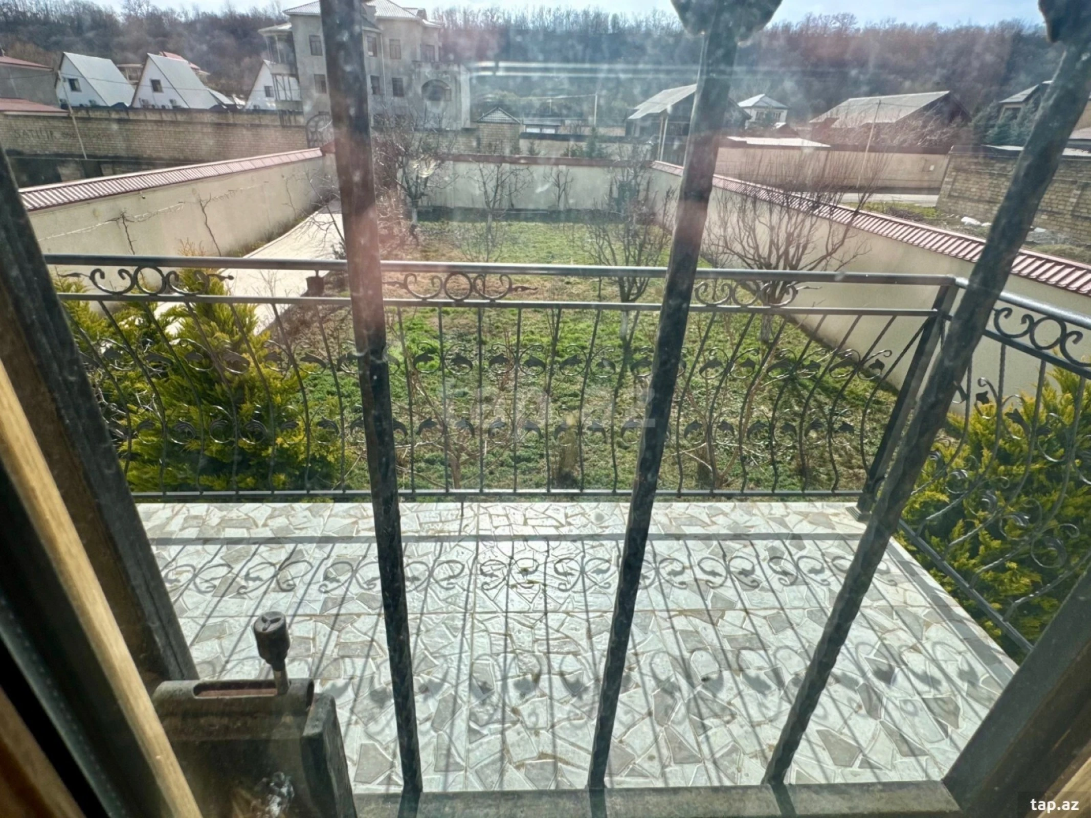 Satılır 6 otaqlı həyət evi