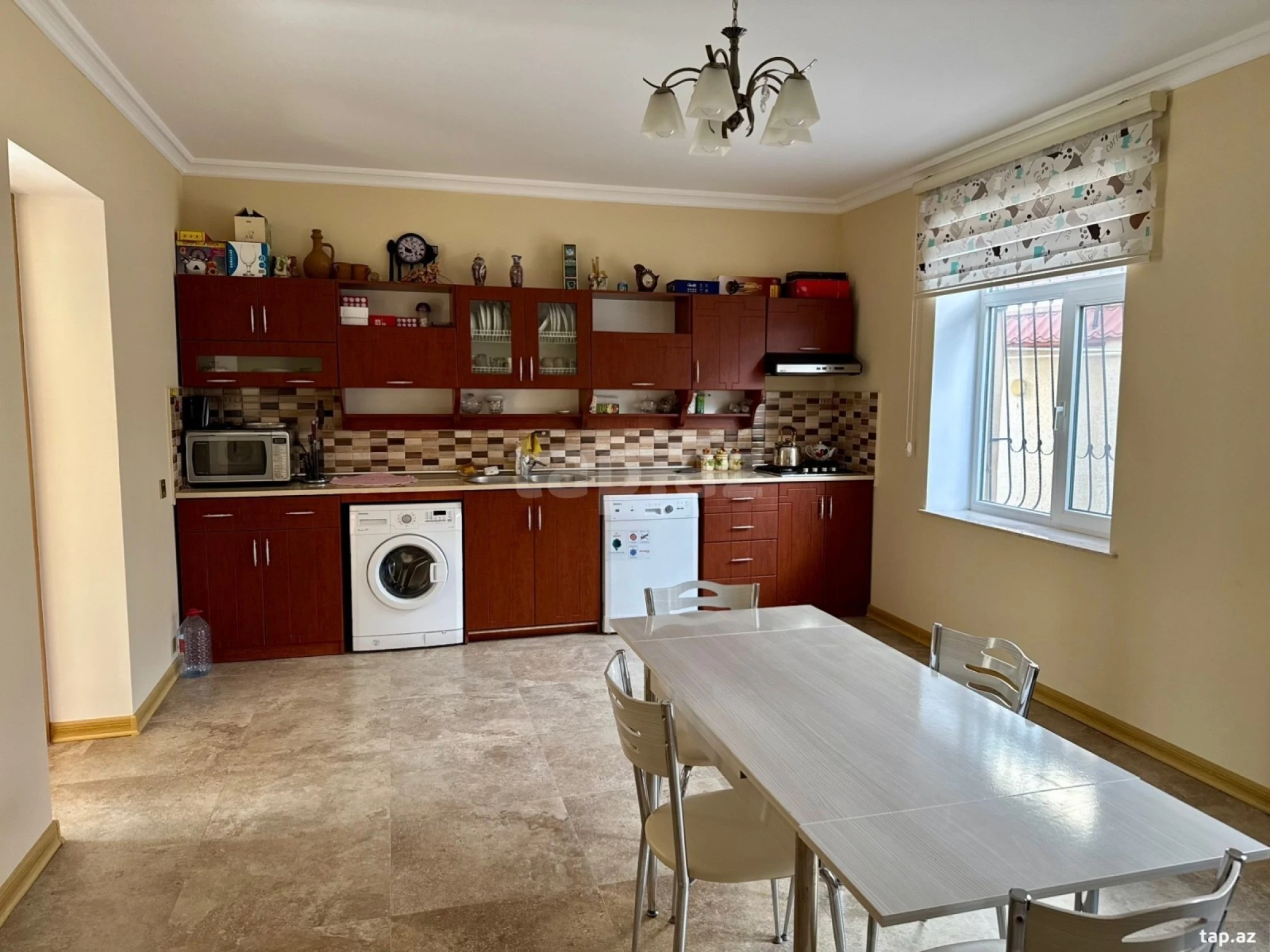 Satılır 6 otaqlı həyət evi