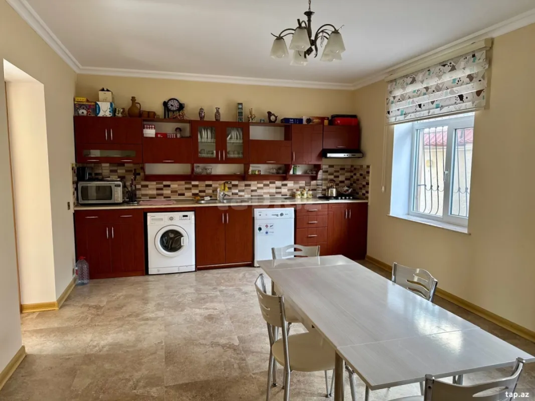 Satılır 6 otaqlı həyət evi