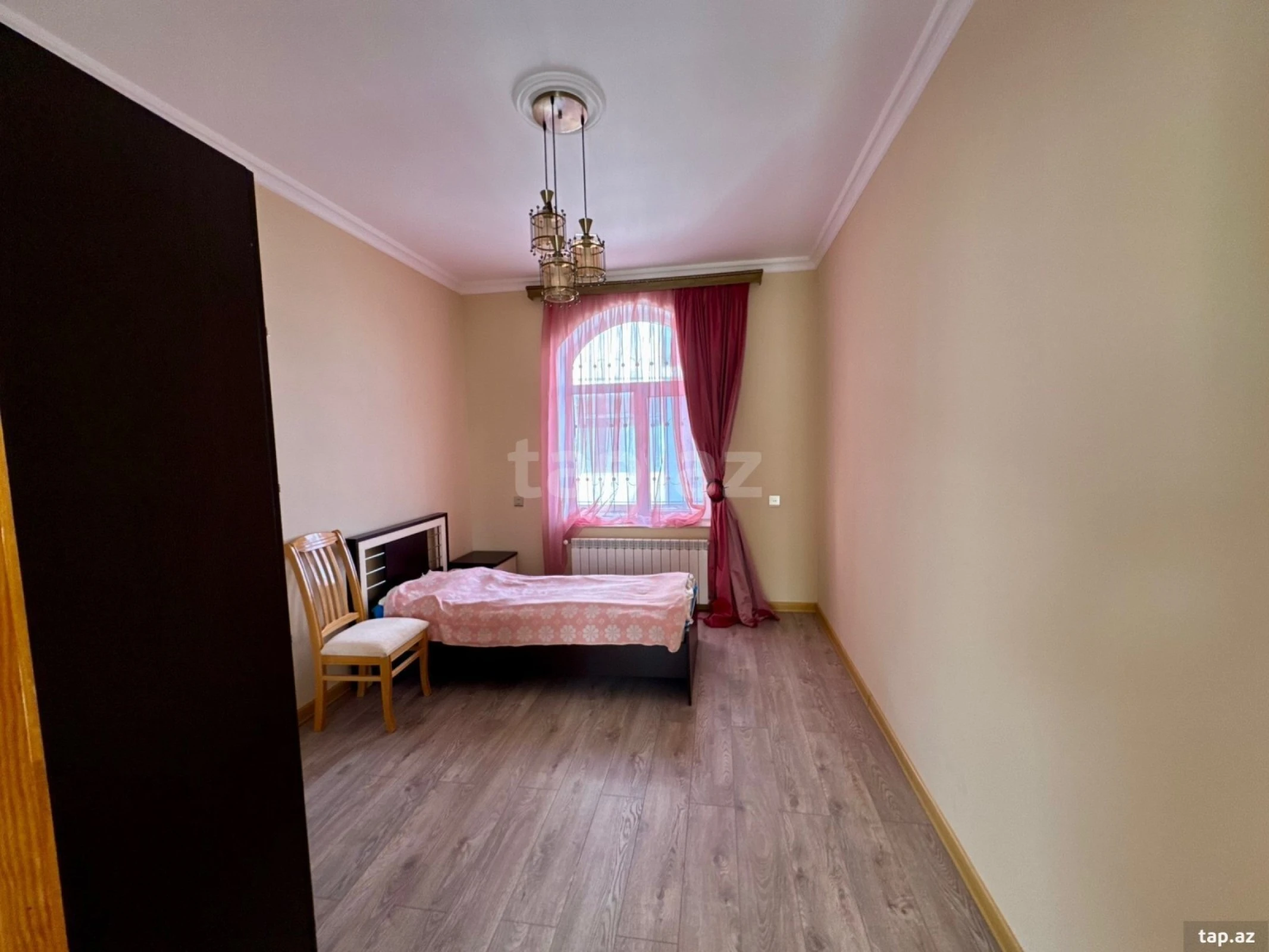 Satılır 6 otaqlı həyət evi