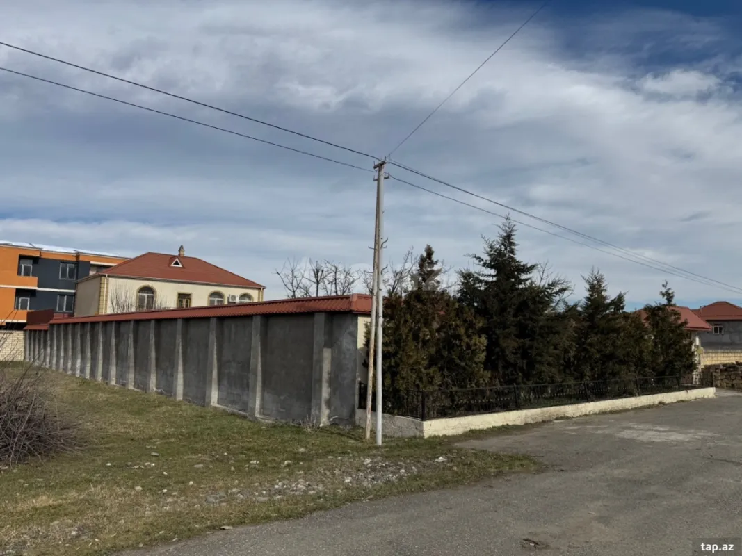 Satılır 6 otaqlı həyət evi