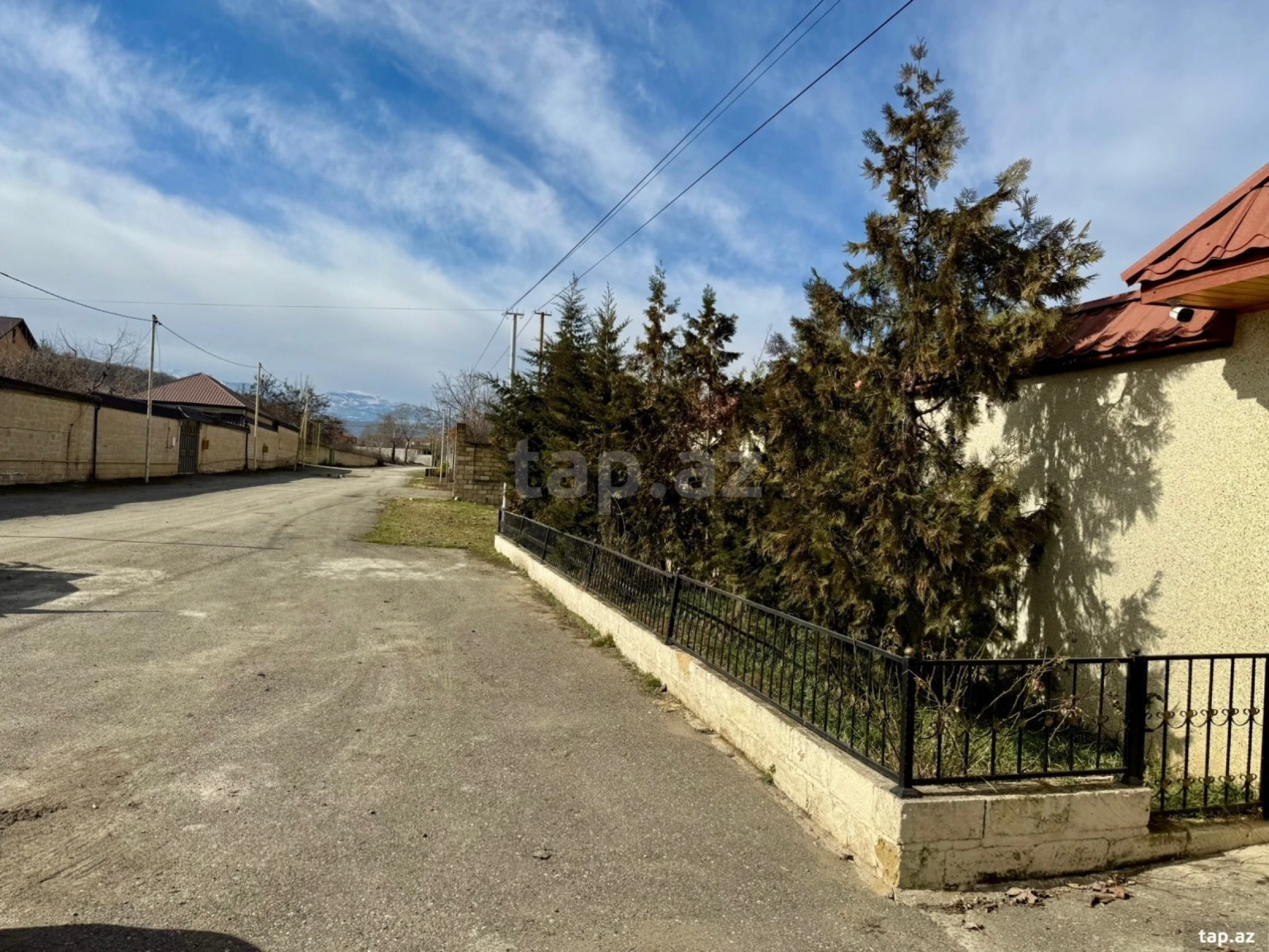 Satılır 6 otaqlı həyət evi