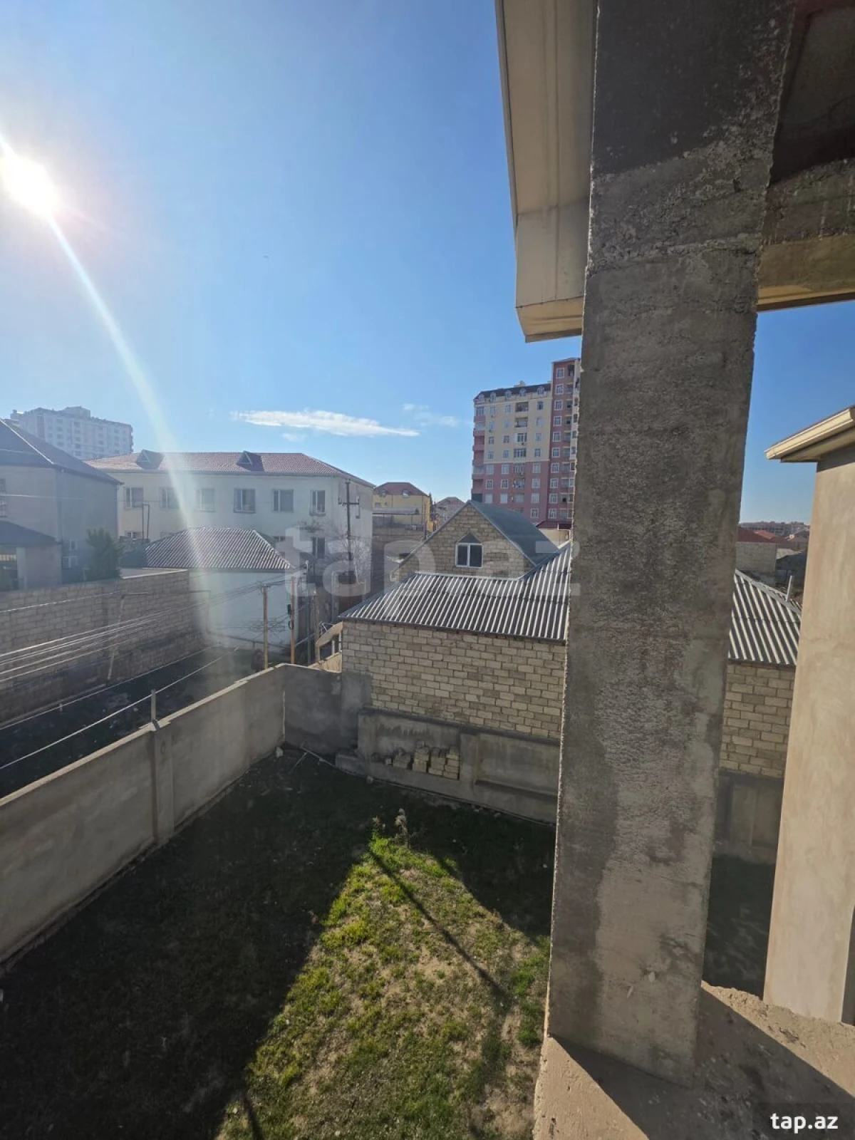 Satılır 5 otaqlı həyət evi