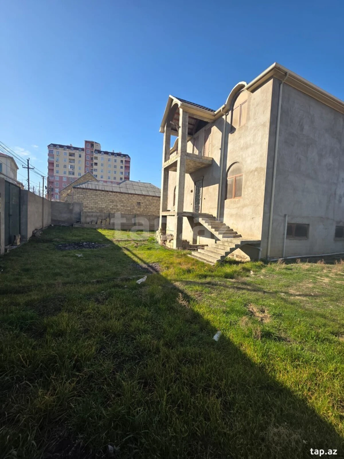 Satılır 5 otaqlı həyət evi