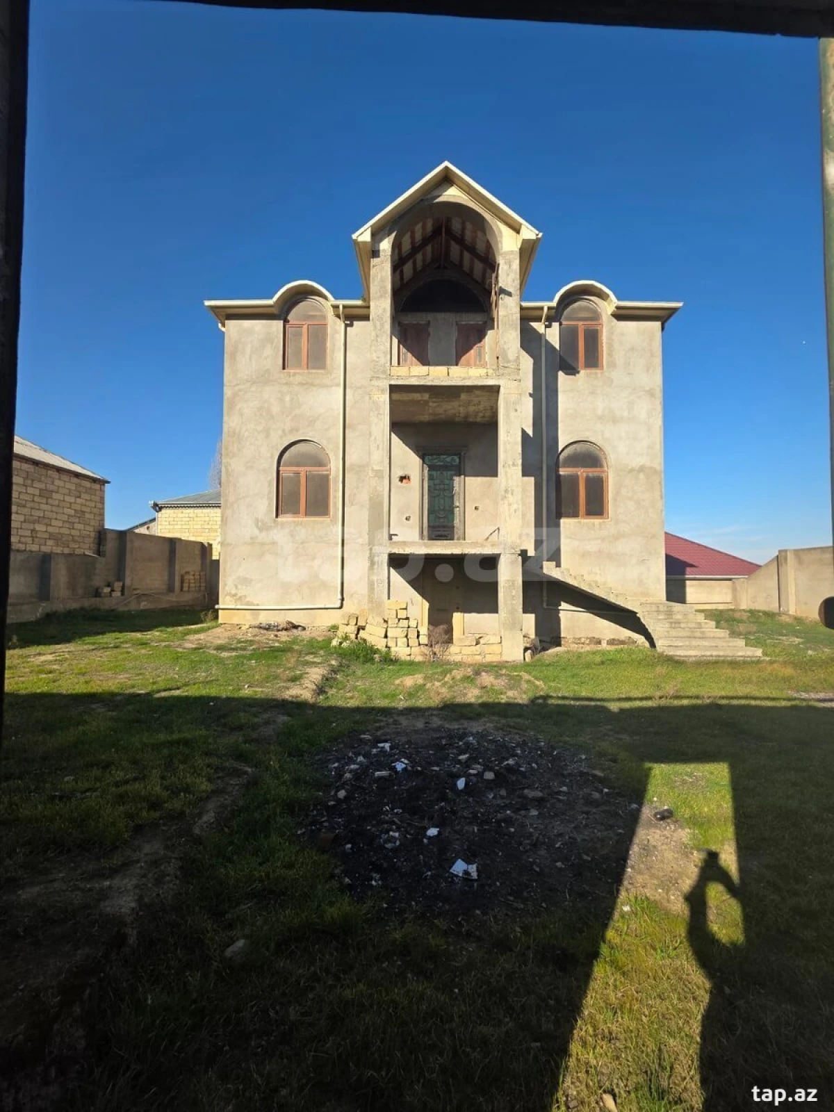 Satılır 5 otaqlı həyət evi