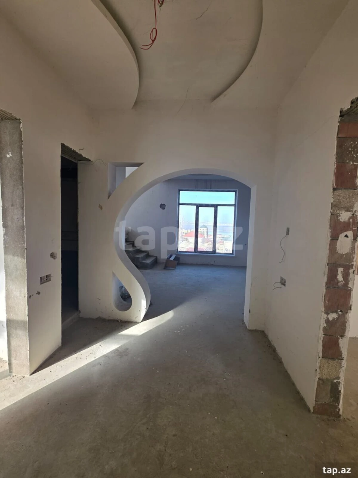 Satılır 5 otaqlı həyət evi