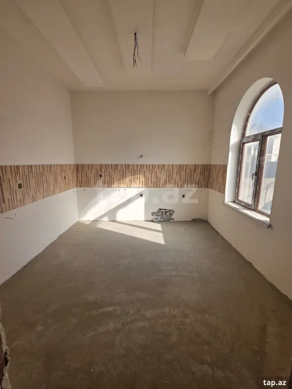 Satılır 5 otaqlı həyət evi