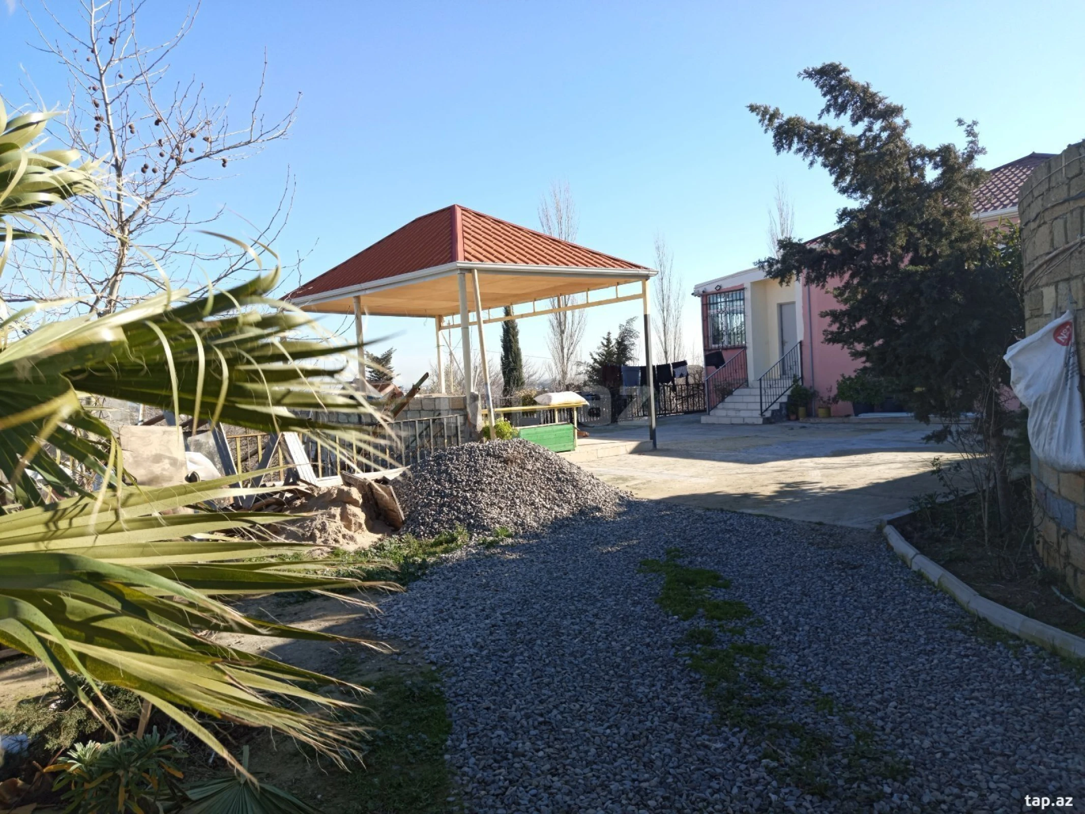 Satılır 4 otaqlı həyət evi