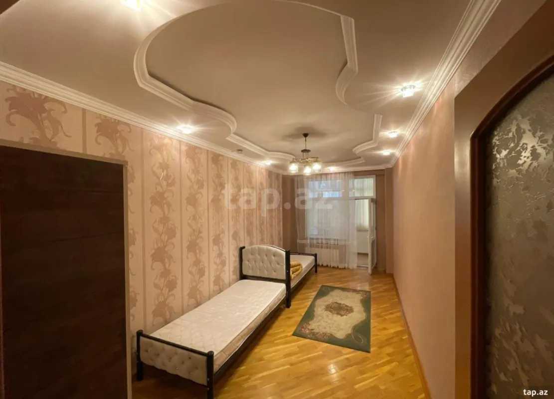 Satılır 3 otaqlı yeni tikili 130 m²