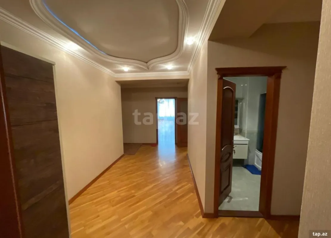 Satılır 3 otaqlı yeni tikili 130 m²