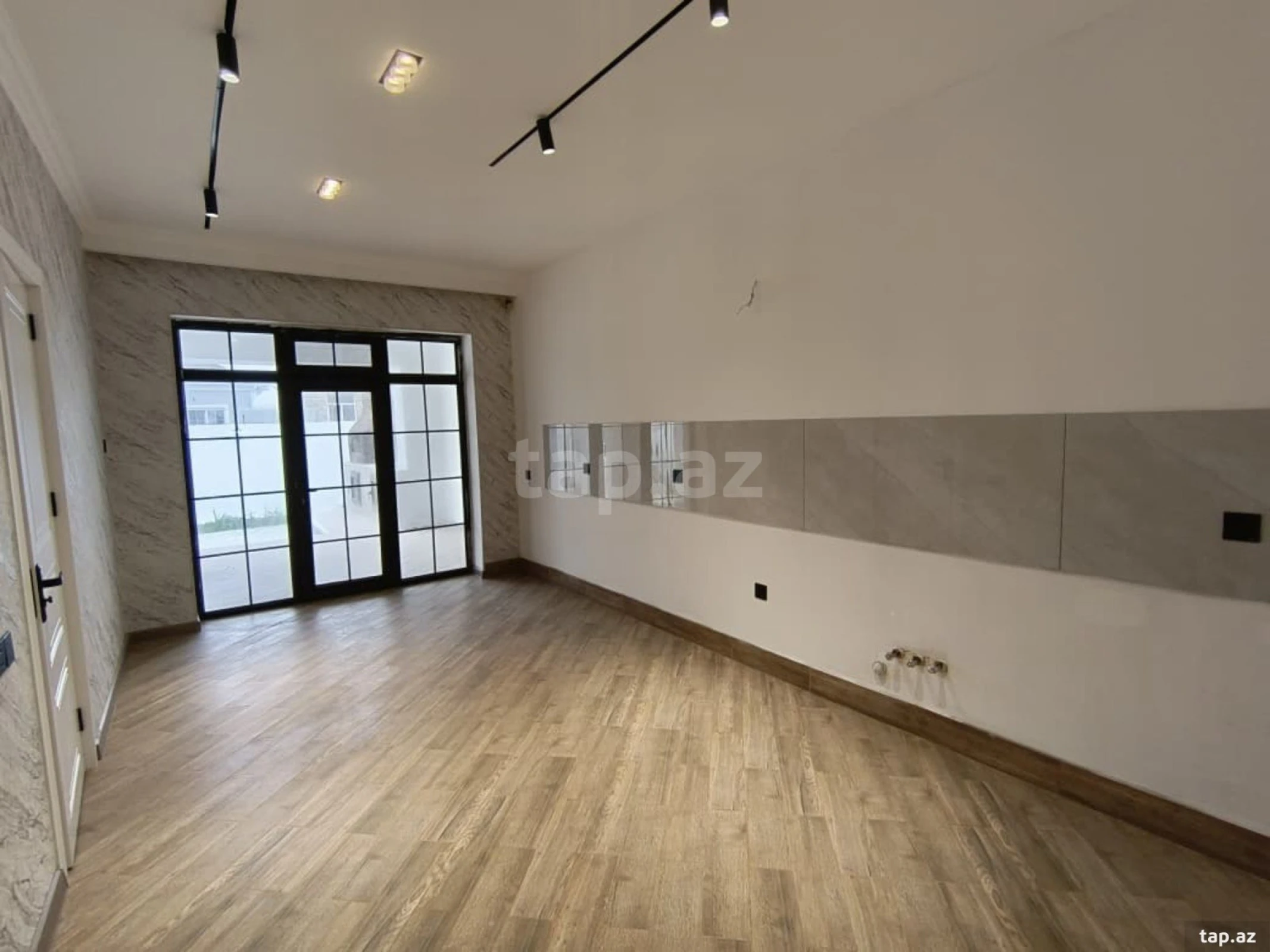 Satılır 4 otaqlı həyət evi