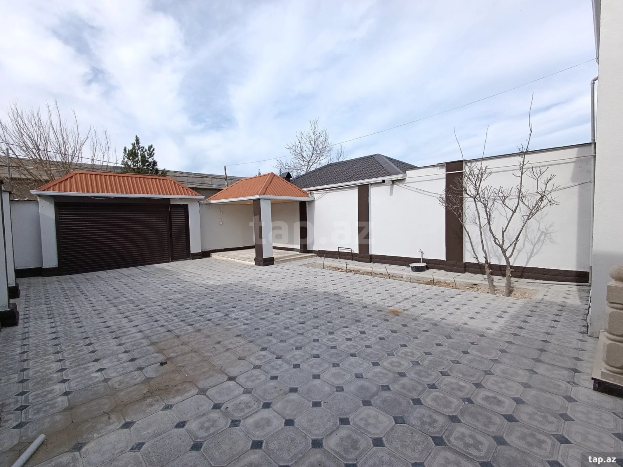 Satılır 4 otaqlı həyət evi