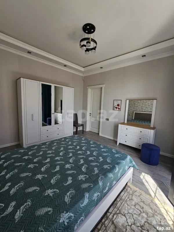 Satılır 7 otaqlı həyət evi