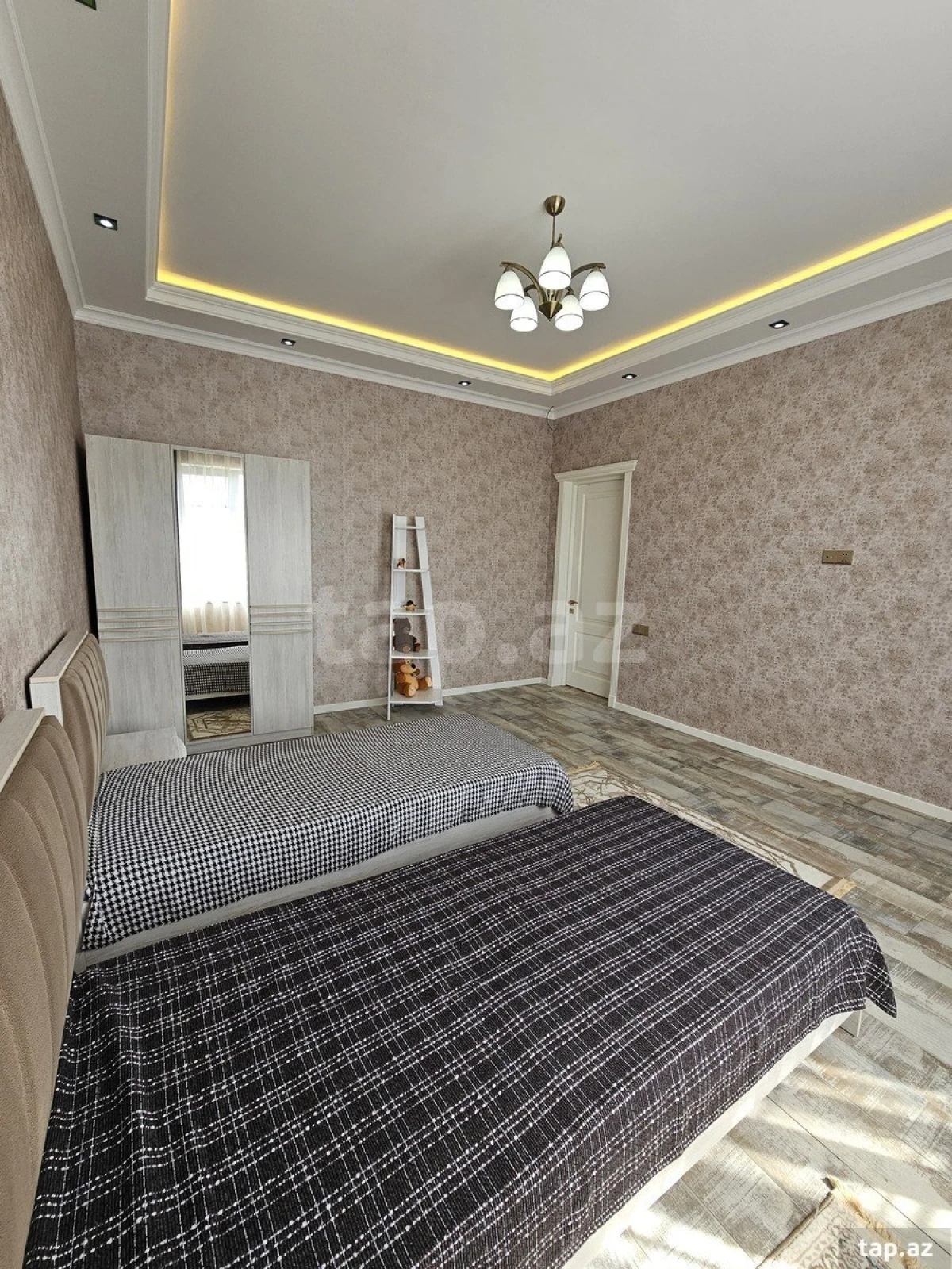 Satılır 7 otaqlı həyət evi