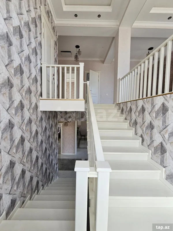 Satılır 7 otaqlı həyət evi