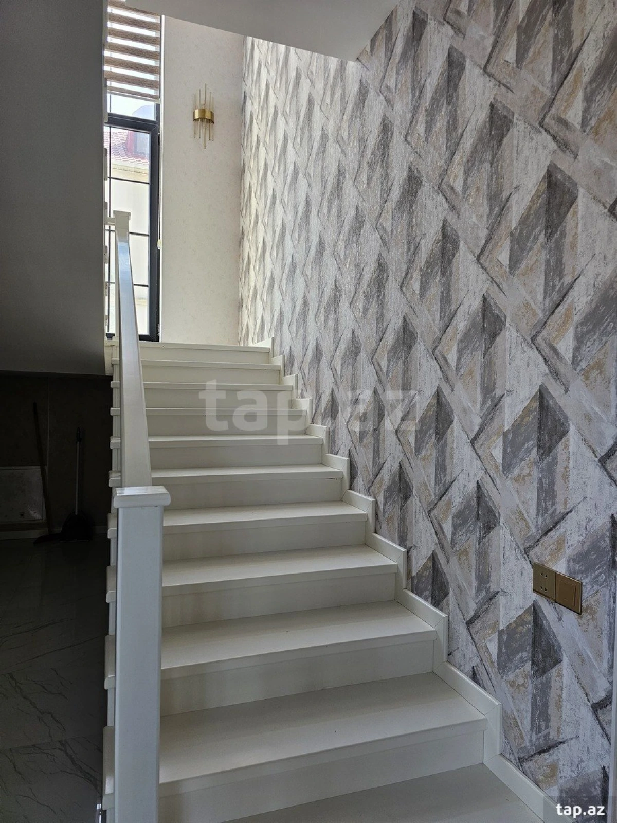 Satılır 7 otaqlı həyət evi