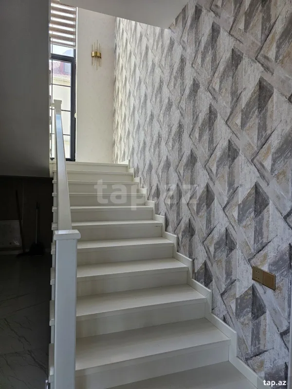 Satılır 7 otaqlı həyət evi