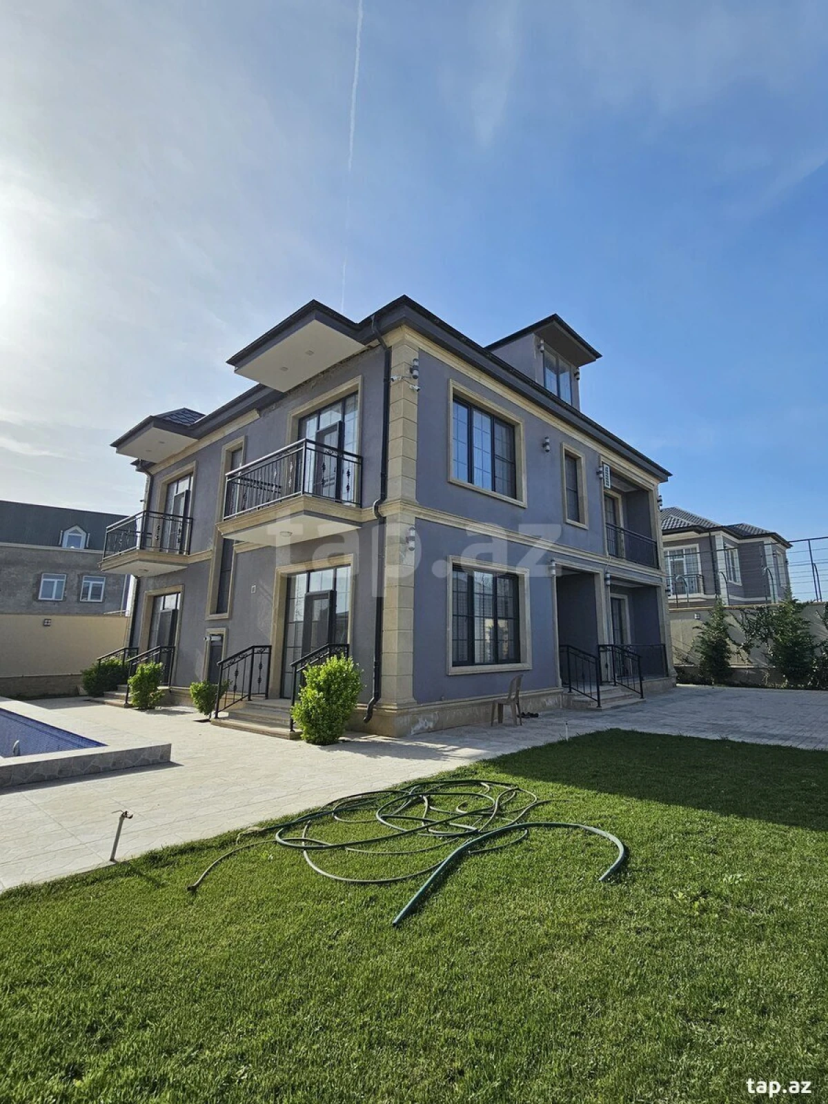 Satılır 7 otaqlı həyət evi