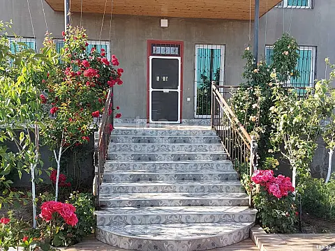 Kirayə verilir 5 otaqlı həyət evi