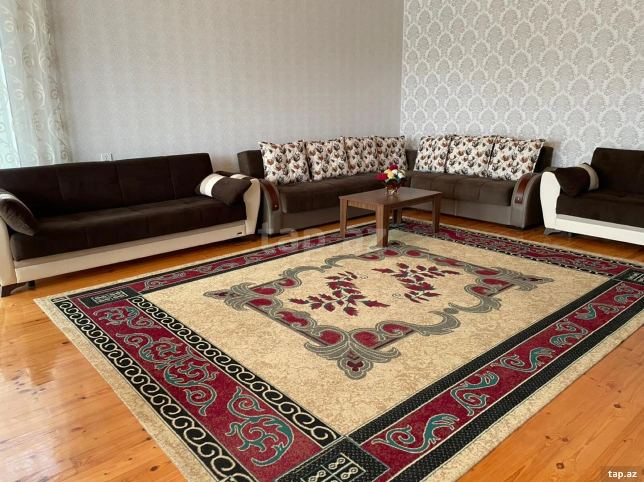 Kirayə verilir 5 otaqlı həyət evi