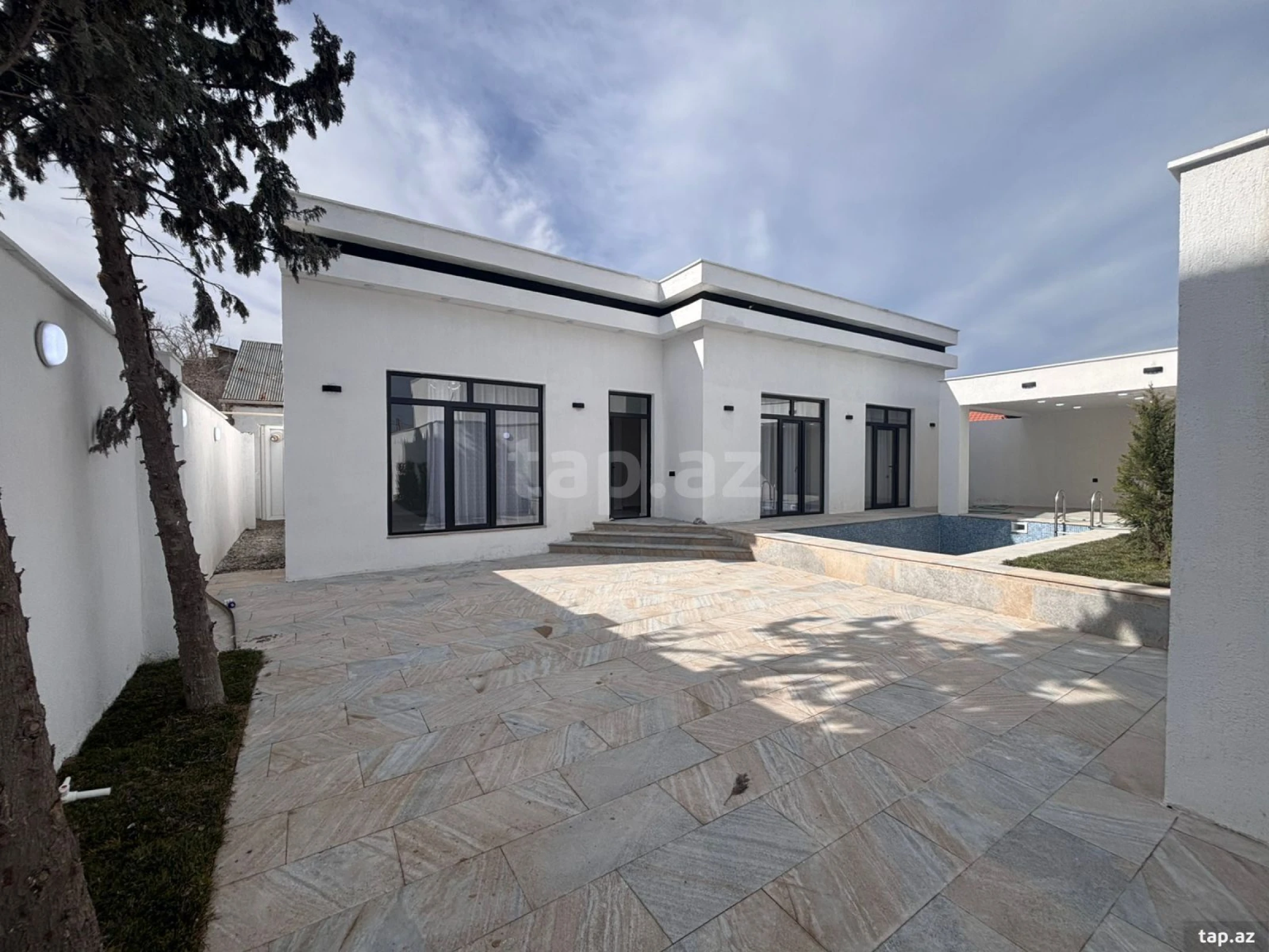 Satılır 4 otaqlı həyət evi