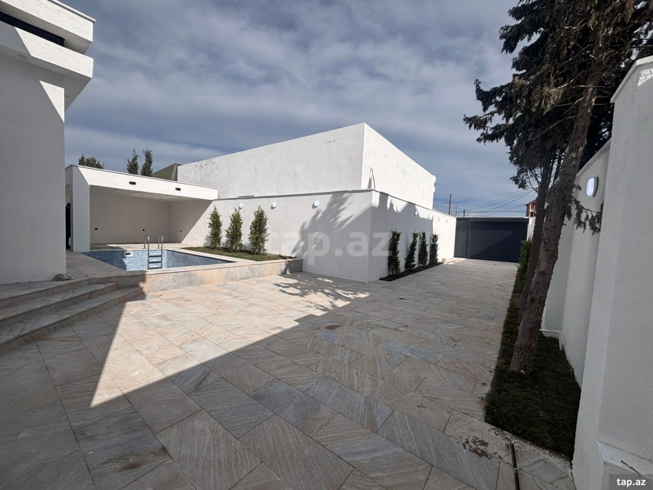 Satılır 4 otaqlı həyət evi