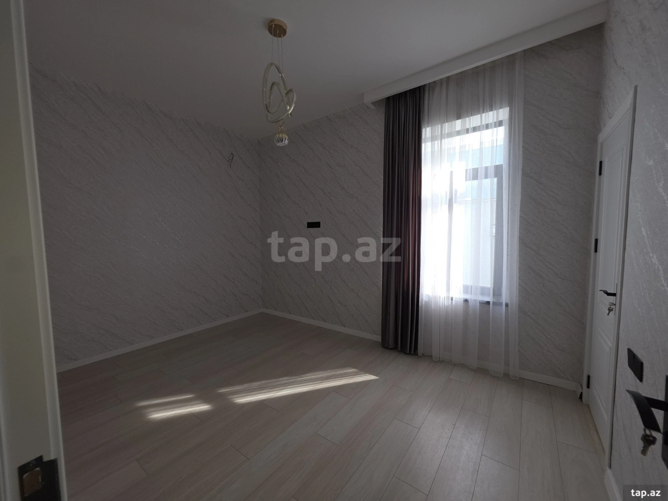 Satılır 4 otaqlı həyət evi