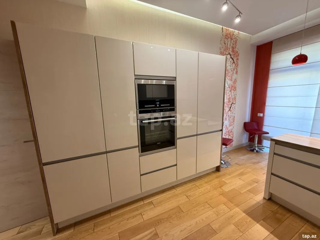 Kirayə verilir 4 otaqlı yeni tikili 160 m²